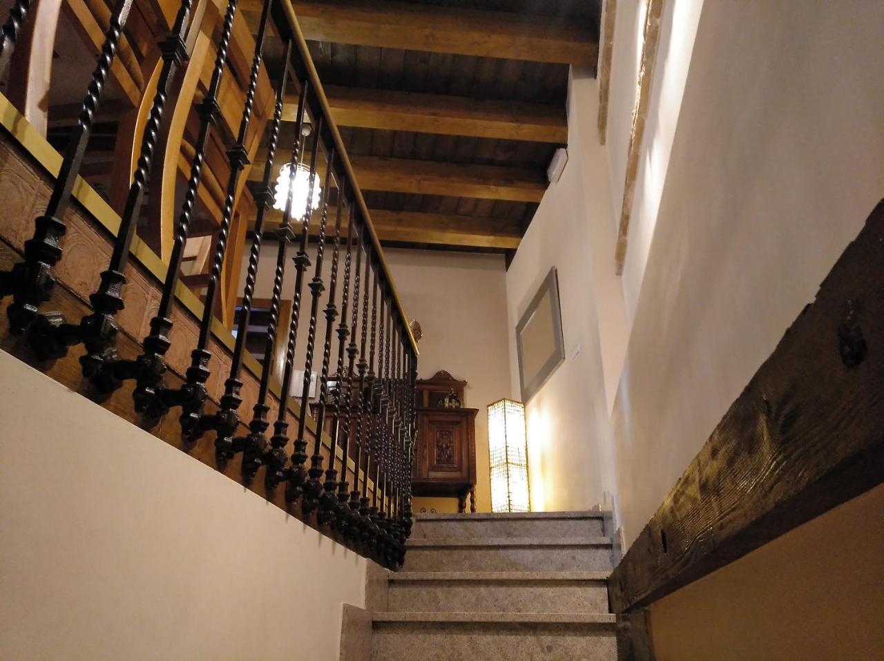Apartamentos La Casa Del Grial Toledo Luaran gambar